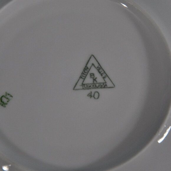 Teapot / Coffee Pot Cream & Sugar and 5 Cups and Saucers made in Yugoslavia - Picture 7 of 7